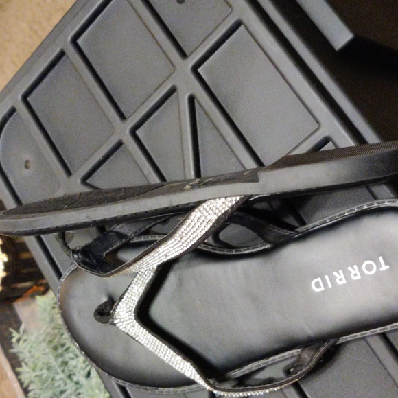 Torrid size 8 Black and Rhinestone Dressy Flip-Flops - Picture 5 of 5